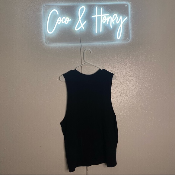 Star Trek tank top. - Picture 3 of 9